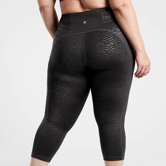 Athleta Pants - ATHLETA Ultimate Stash Pocket Embossed Capri 🔥 NEW 🔥 HOT ITEM 🔥